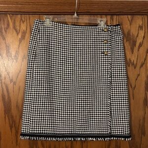 NWOT Talbots Size 12P Black & White Faux Wrap Houndstooth Skirt.